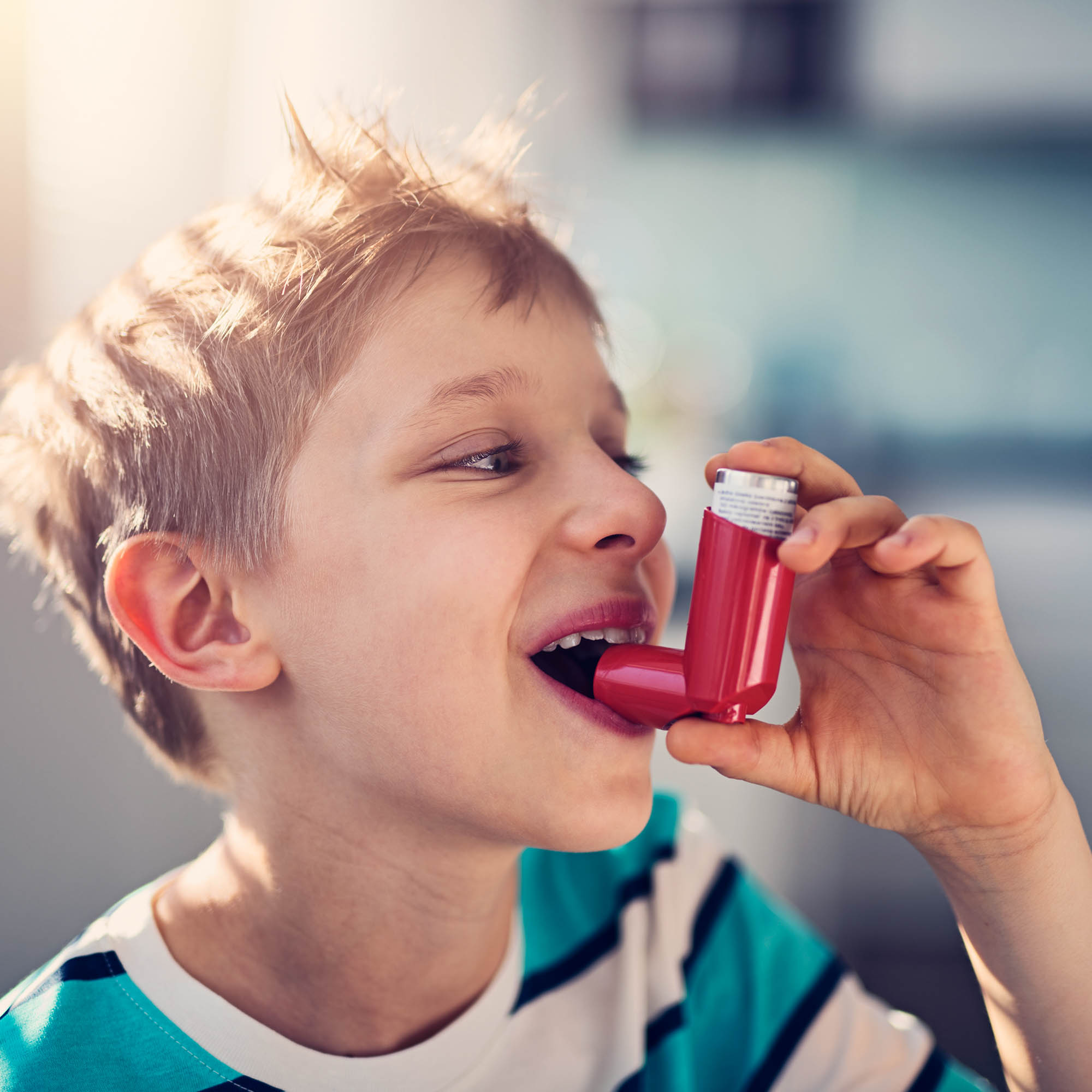 Развитие астмы у детей. Дети астматики. Астма. Мальчик с астмой. Бронхиальная астма.